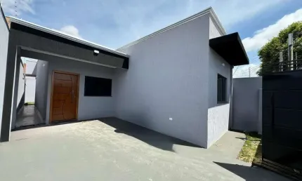 Casa Térrea com suíte e acabamentos impecáveis no Tiradentes.