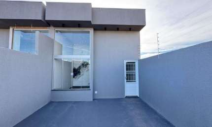 Casa nova com acabamentos diferenciados no Figueiras do Parque.