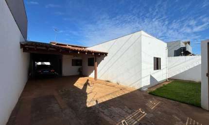 Casa com 03 suítes + 01 quarto e gourmet no Bairro São Conrrado.