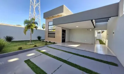 Casa Alto Padrão com 3 Quartos (1 Suíte) – Jardim Seminário.