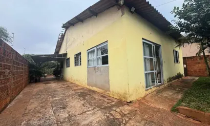 Imóvel com terreno amplo - próximo da av. tamandaré