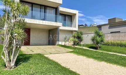 Casa de 4 quartos, 4 vagas no Alphaviile Lagoa dos Ingleses
