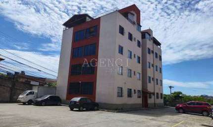 Apartamento de 02 quartos com varanda no bairro Camargos