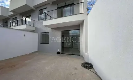 Casa geminada de 3 quartos suíte Bairro Vale das Orquideas