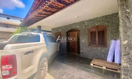 Casa de 6 quartos sendo 1 suíte no bairro Santa Maria
