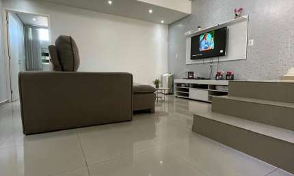 Sobrado com tudo no porcelanato, espaço gourmet com churrasqueira