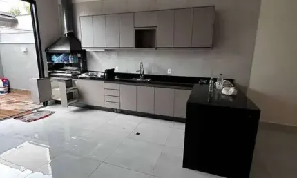 **Mezanino Charmoso** - Escritório privativo com lavabo sobre a garagem