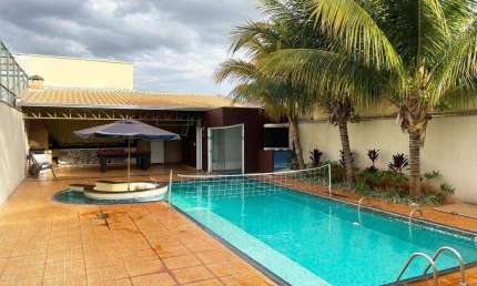 Casa para venda em Jardim Anhangüera de 380.00m² com 3 Quartos, 1 Suite e 6 Garagens