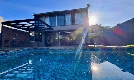 Casa de Condomínio para alugar em Condomínio Alphaville Iii de 265.00m² com 3 Quartos, 1 Suite e 8 Garagens