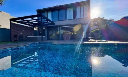 Casa para alugar em Alphaville de 265.00m² com 3 Quartos, 1 Suite e 6 Garagens