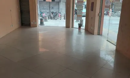 Alugo loja ampla no calçadão de Macaé bem no Centro do comércio