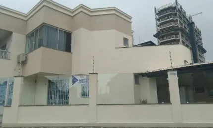 Casa com 2 quartos à venda na Avenida Senador Atílio Fontana, 778, Balneário Perequê, Porto Belo, 80 m2 por R$ 950.000