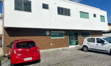 Apartamento com 2 quartos à venda na rua tenente calandrini, 687, carianos, florianópolis, 50 m2 por r$ 390.000