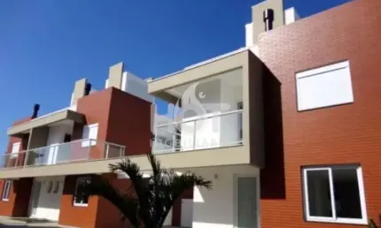 Casa em condomínio fechado com 3 quartos à venda na rua grumixama, 201, campeche, florianópolis, 140 m2 por r$ 1.850.000