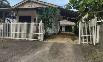 Casa com 1 quarto à venda na Peterson Assunção, 150, Enseada de Brito, Palhoça, 100 m2 por R$ 750.000