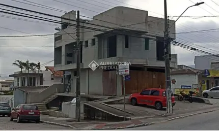 Prédio à venda na Rua Benjamin Gerlach, 387, Fazenda Santo Antônio, São José, 296 m2 por R$ 1.480.000
