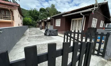 Casa com 2 quartos à venda na dos pássaros nativos, 760, ribeirão da ilha, florianópolis, 147 m2 por r$ 848.000