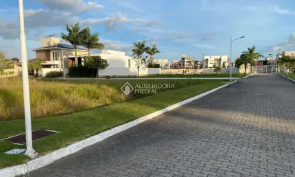 Terreno em condomínio fechado à venda na rua camarinhas, 111, campeche, florianópolis, 347 m2 por r$ 1.090.000