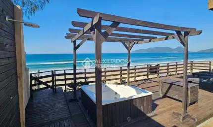 Casa com 2 quartos à venda na rua dos pinheiros, 296, campeche, florianópolis, 90 m2 por r$ 1.500.000