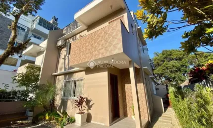 Casa com 3 quartos à venda na rua valdemiro josé vieira, 81, campeche, florianópolis, 133 m2 por r$ 1.450.000