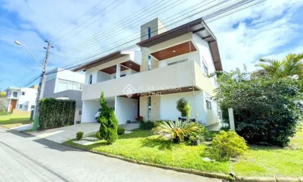 Casa em condomínio fechado com 5 quartos à venda na travessa da liberdade, 457, campeche, florianópolis, 312 m2 por r$ 4.450.000