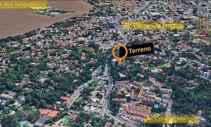 Terreno com duas frentes próximo a avenida Wenceslau Escobar