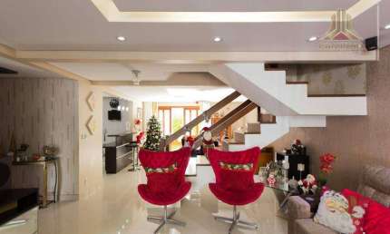 Vendo casa, estilo sobrado, quatro dormitórios, duas vagas, imedições UFRGS da Agronomia em Porto Alegre RS