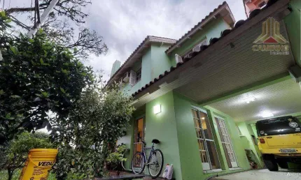 Vendo casa estilo sobrado na Rua Laldel de Moura, bairro Tristeza, zona sul de Porto Alegre