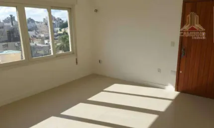 Vendo ou alugo apartamento em andar alto, vista, dois dormitórios com garagem no Bairro Mont Serrat em Porto Alegre