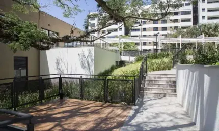 Vendo apartamento no Polo Iguatemi, novo, três suítes e duas vagas.