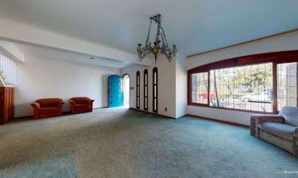 Vendo casa na Rua Pedro Werlang, casa com quatro dormitórios.