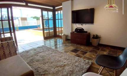 Vendo cobertura duplex de seis dormitórios e cinco vagas de garagem, bairro Santa Cecília em Porto Alegre