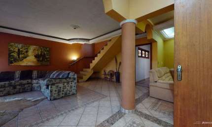 Vendo casa com cinco dormitórios, confortável, em Canoas RS