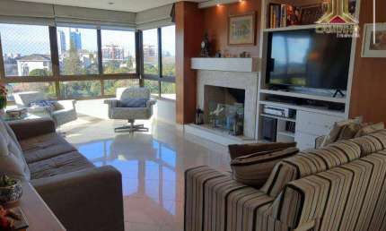 Vendo apartamento de três dormitórios na Alameda Emílio de Menezes em Porto Alegre