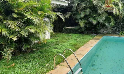 Vendo casa na Rua Dr. Benjamin Camozato, zona sul de Porto Alegre
