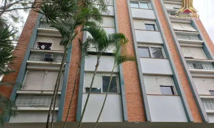 Vendo apartamento de três dormitórios com garagem, imediações Colégio Pastor Dohms e SOGIPA