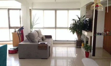 Vendo apartamento na Rua João Caetano, Bairro Três Figueira em Porto Alegre