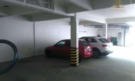 Vendo garagem coberta em frente ao Hospital Mãe de Deus