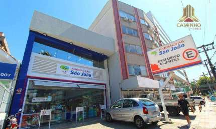 Em frente ao Hospital Mãe de Deus, sala e consultório com vaga de garagem e elevador