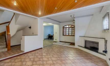 Atraente casa tipo para venda com 5 quartos, sendo 5 suítes, 425m²