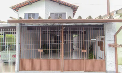 Versátil casa de vila para venda em Jardim das Imbuias com 3 quartos, 109m²
