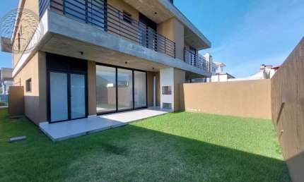 Casa com 3 quartos à venda no Rio Tavares, Florianópolis , 208 m2 por R$ 2.100.000