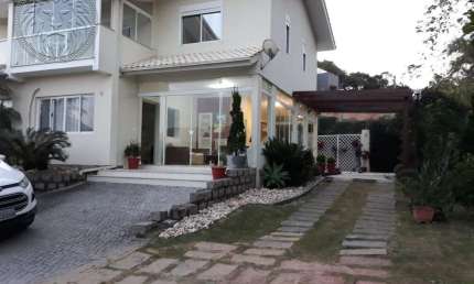 Casa em condomínio fechado com 3 quartos à venda na Barra da Lagoa, Florianópolis  por R$ 2.100.000