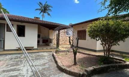Casa com 3 quartos à venda no Carianos, Florianópolis  por R$ 1.050.000