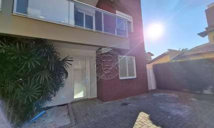 Casa em condomínio fechado com 3 quartos para alugar no Campeche, Florianópolis  por R$ 6.150