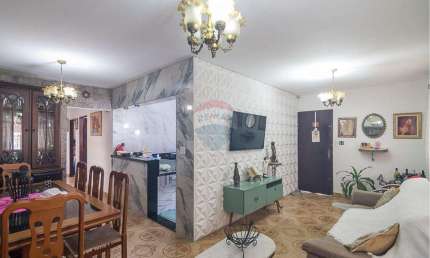 'Ótimo Investimento' Rentabilidade e Conforto! 3 Casas em Terreno de 300m² sendo a principal térrea com Suíte, 3 Vagas e 2 Edículas