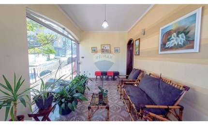 Encantador Sobrado na Vila Camilópolis à Venda, com 217 m², suíte, 4 quartos,