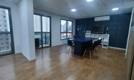 Salas integradas com total de 76,77 m², acabamento de alto padrão, decorada, com 3 salas, recepção, copa