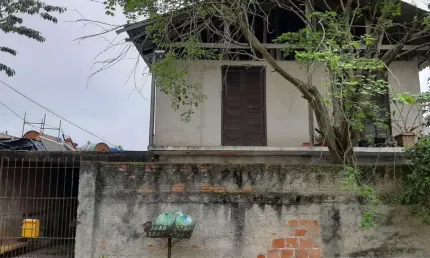 Sobrado para Venda em Curitiba, Orleans, 6 dormitórios, 2 banheiros, 2 vagas