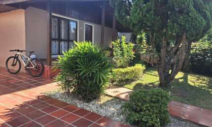 Casa para Venda em Curitiba, Butiatuvinha, 3 dormitórios, 1 banheiro, 4 vagas